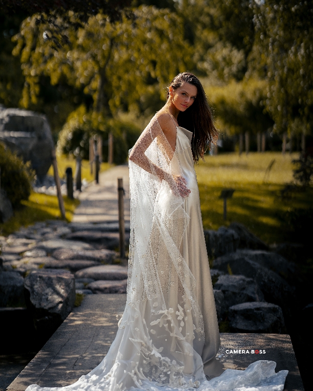 Gallery image 2: mia-la-vida-bridal