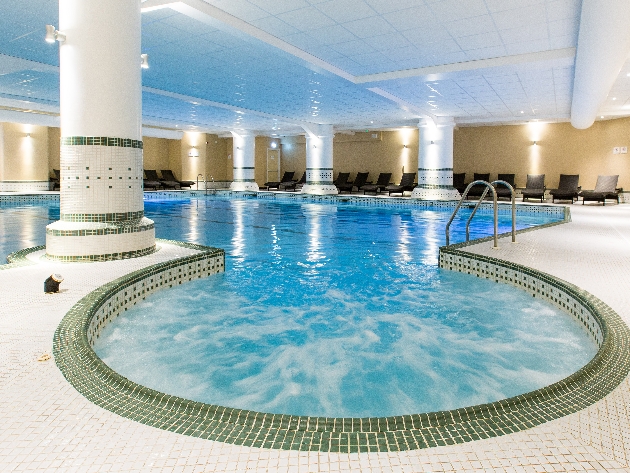 Pool with circle jacuzzi area and pillars